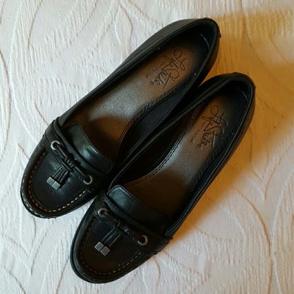 Black dress shoes