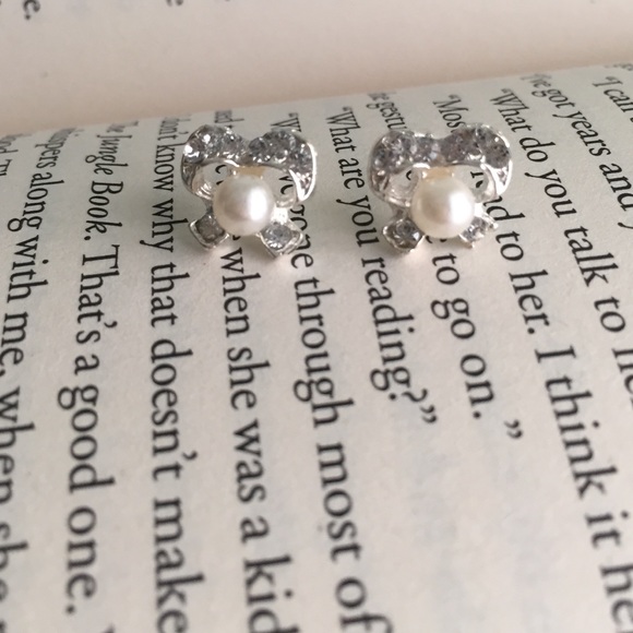 Pearl & diamond bow earrings