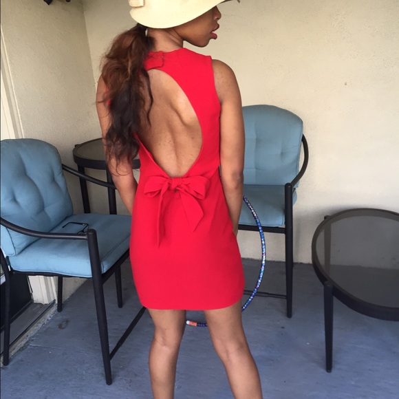 Red backless dress 😍 - Picture 2 of 3