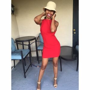 Red backless dress 😍