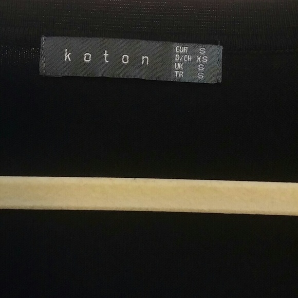 Black top - Picture 3 of 4