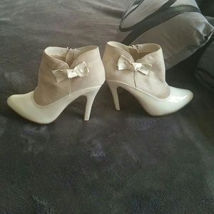 Ankle boots with cute bow