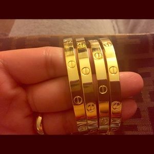 4⃣for $25 Gold screw bracelets 💛💛💛💛💛💛