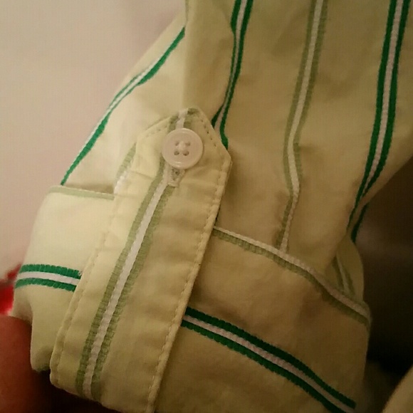 Old navy perfcet fit med button down - Picture 2 of 3