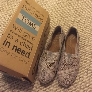 Toms