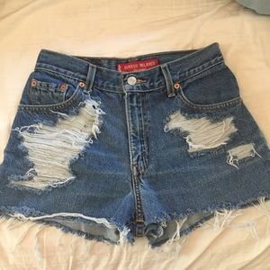 High waisted Levi shorts