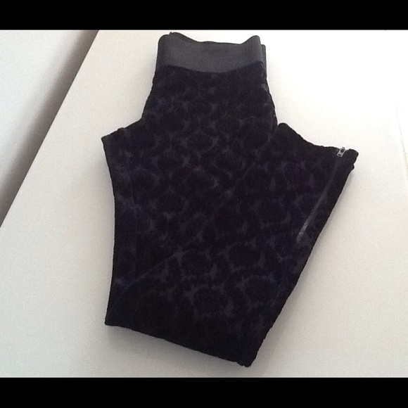 ZARA BASIC BLACK LEGGINGS WITH ZIPPER, SIZE MEDIUM