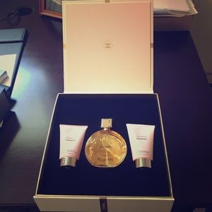 CHANEL Chance gift box