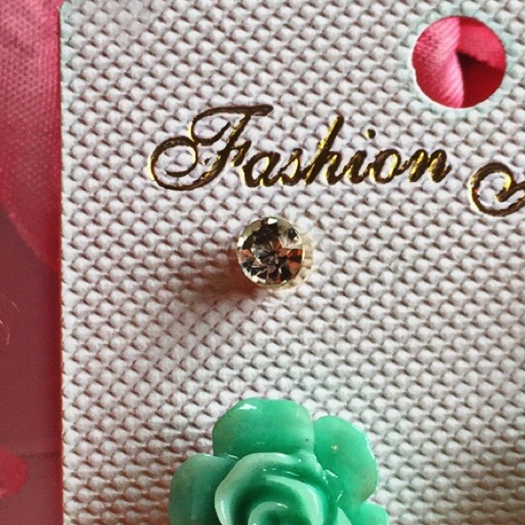 ❗️🚫SOLD❗️Seafoam of Blooms Earrings - Picture 2 of 4