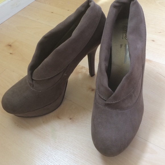 Grey suede heels