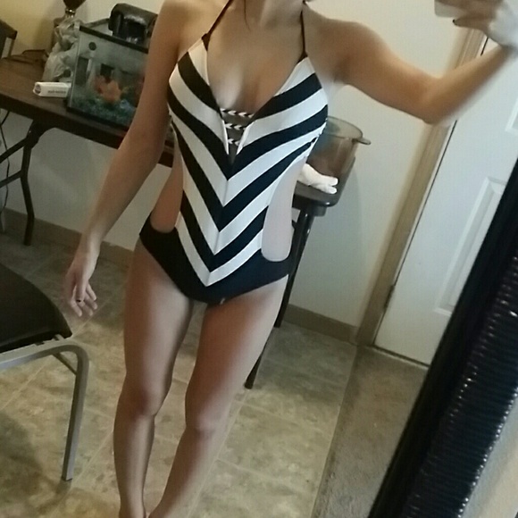 Bathing suit - Picture 2 of 2