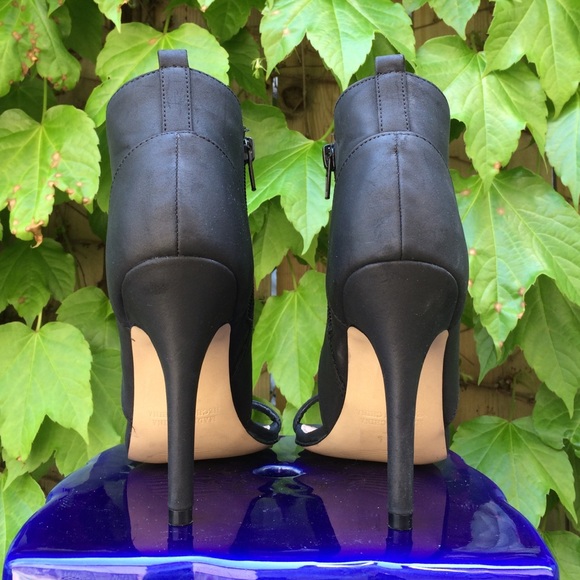 Modern Open Toe Booties - Picture 4 of 4