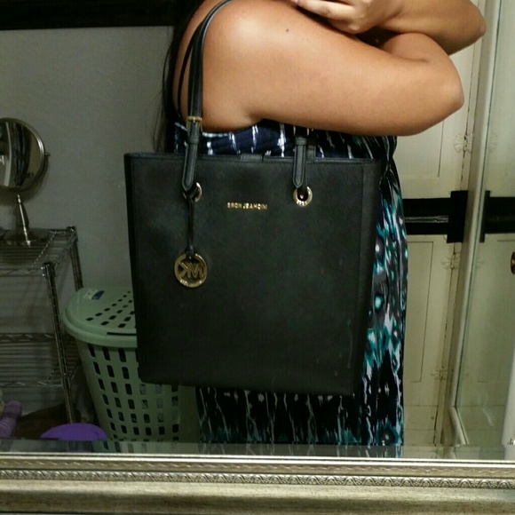 Michael Kors Jet Set Travel Leather Purse in Black - Picture 4 of 4