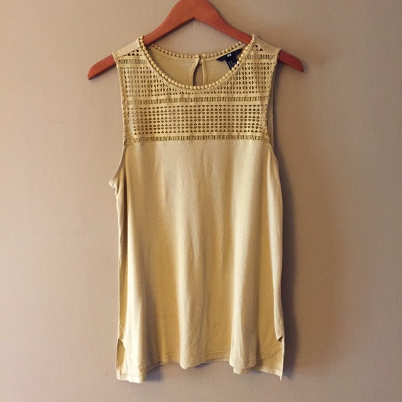 Yoked sleeveless top