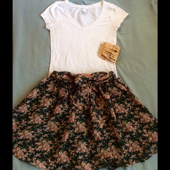 Wet Seal Floral and Bowed Skirt