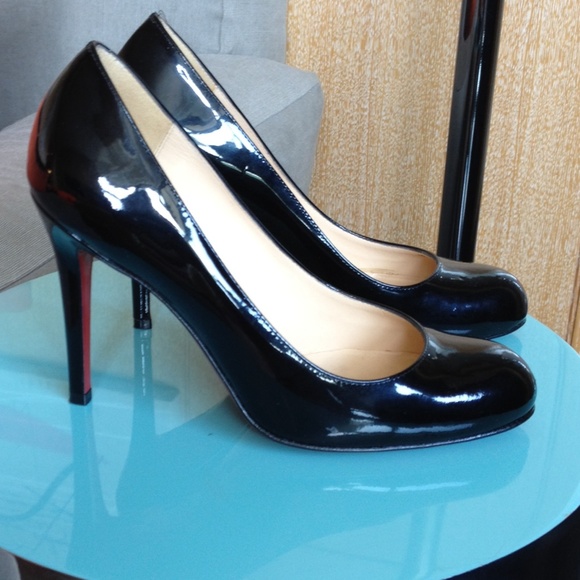 ❌SOLD❌Louboutin Black Patent Heels 👠👠NO TRADES - Picture 3 of 4