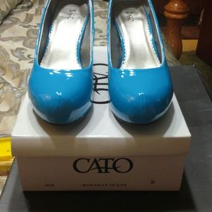 Turquoise colored pumps