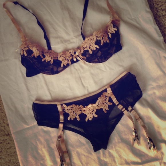 Fredricks of Hollywood Panty Garter / Bra Set