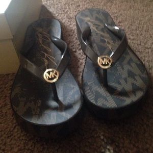SO CUTE- SIZE 7 - authentic Michael kors 😍