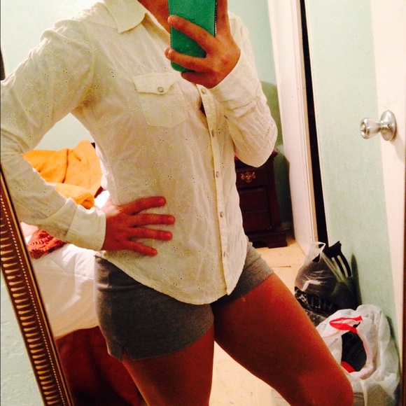 Button up - Picture 3 of 4
