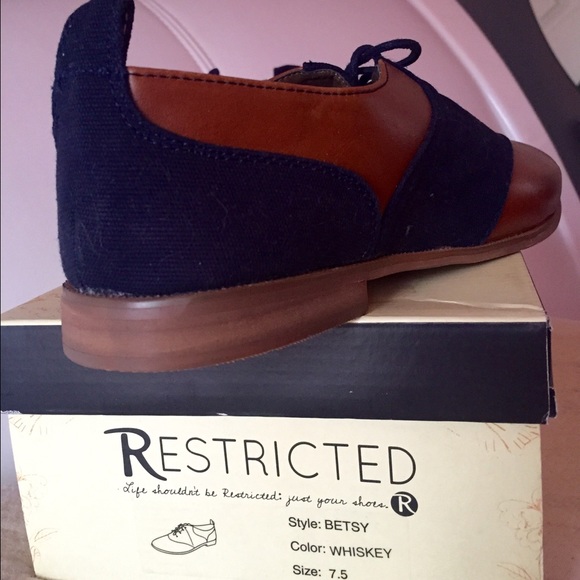Restricted Betsy shoes. - Picture 4 of 6