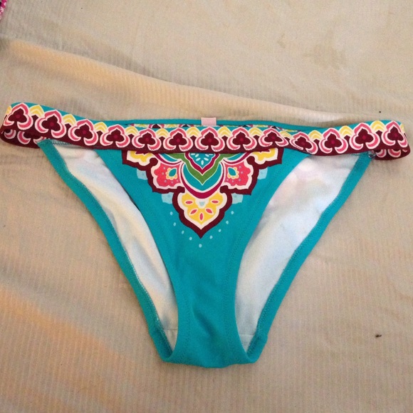 vs medium swimsuit bottoms