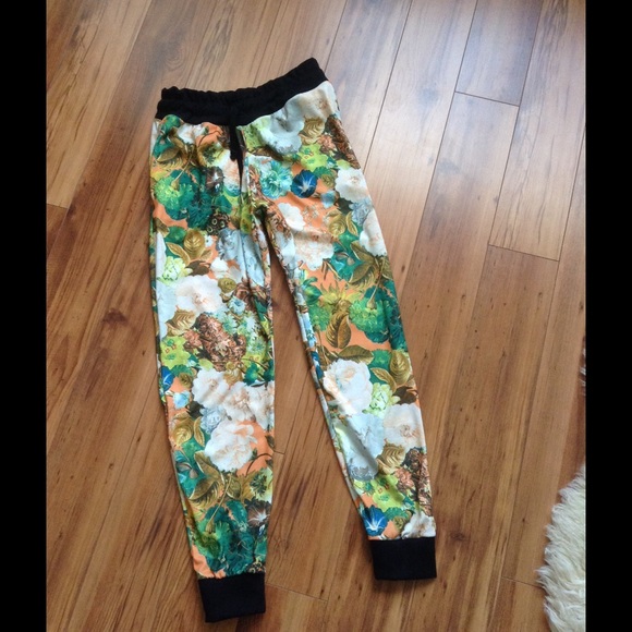 Jogger pants - Picture 1 of 3
