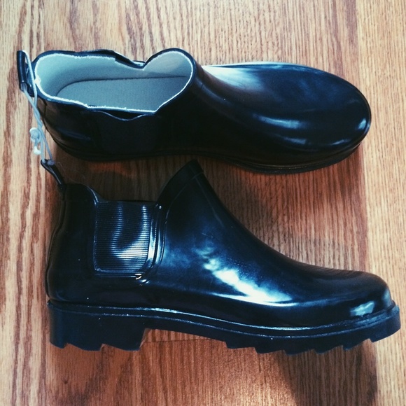 Black Ankle Rain Boot!
