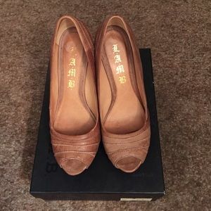 LAMB 🎉 Flash Sale🎉 Size 8.5