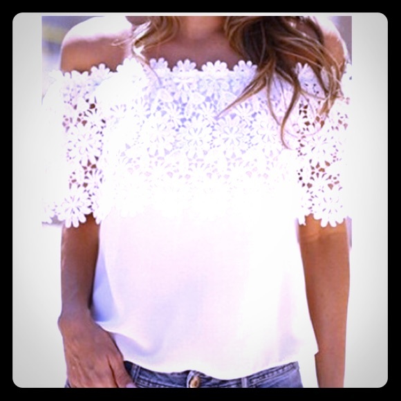 Tops - 🆕NWOT Sexy off shoulder lace blouse