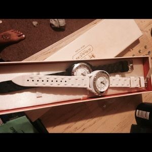WHITE AUTHENTIC COACH WATCH!!! Very cute 💜