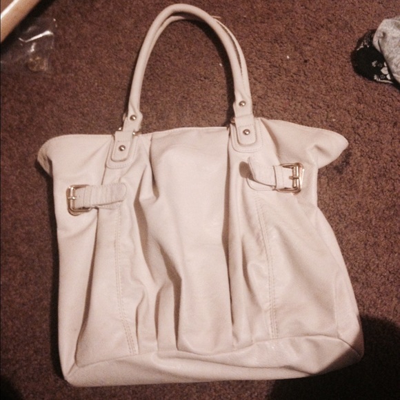 ALDO OFF WHITE VERY CUTE SUMMER HANDBAG!
