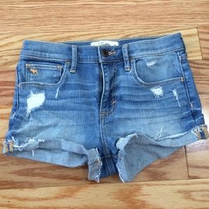 Never worn, size 14 in Abercrombie. High waisted!!