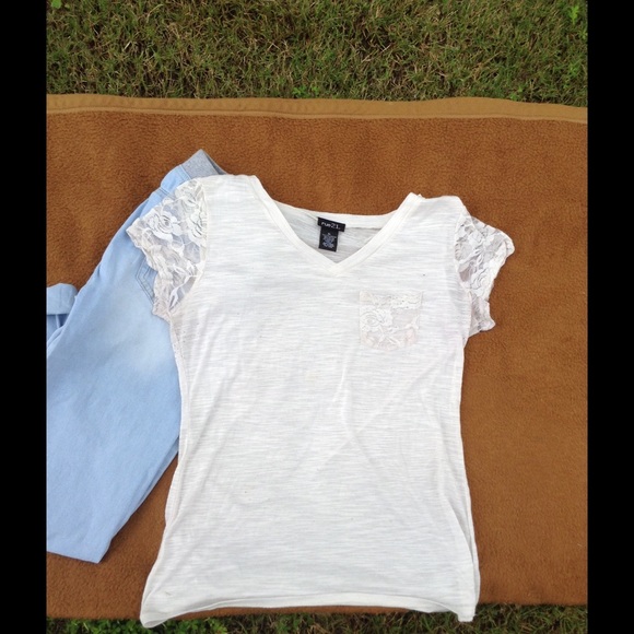 Boyfriend v-neck tee