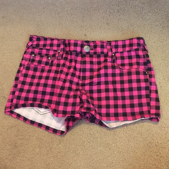 Cute plaid shorts!