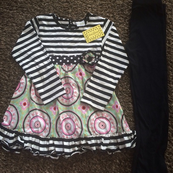 Brand new size 6 girls beautiful outfit.