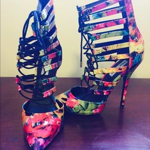❌SOLD❌ Floral Steve Madden Pumps