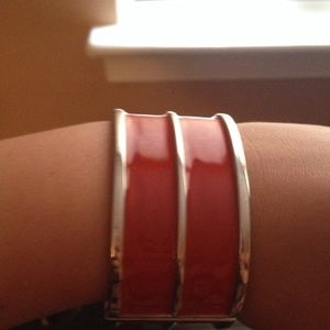 I'm selling a bracelet  it's orange and red mixed