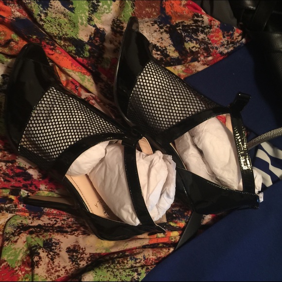 Black peep toe mesh shoes