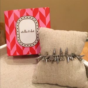 Stella&Dot Renegade cluster bracelet silver