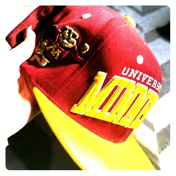 NEVER WORN university of Minnesota snapback