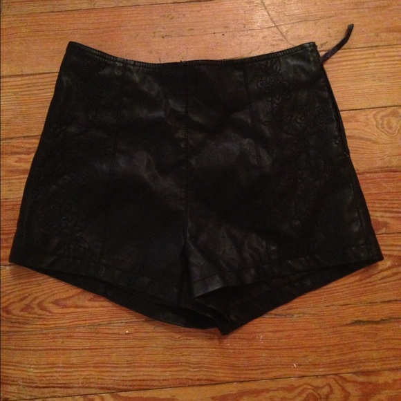 Embroidered leather shorts !