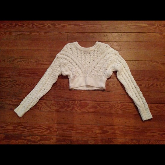 Crop top cream sweater !