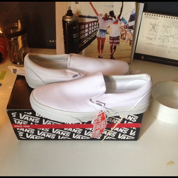 Classic slip on white vans size 7.0 Men 8.5 women