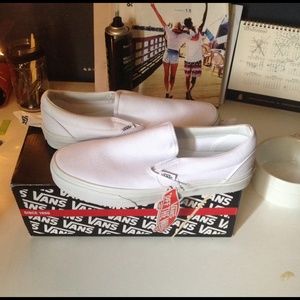 Classic slip on white vans size 7.0 Men 8.5 women