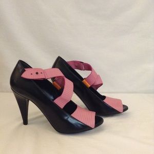🍥BALENCIAGA pink/blk cross strap shoes