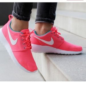 Neon Nike roshe run