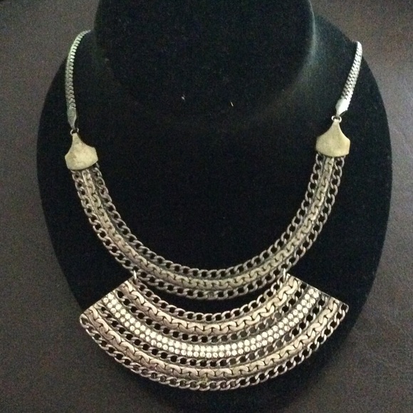 Jewelry - Statement necklace