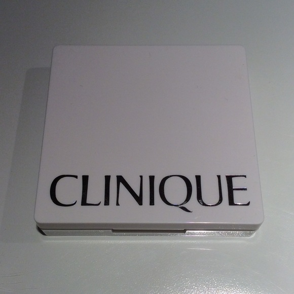 Clinique - blush/bronzer/shadows - Picture 2 of 4
