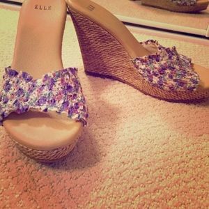 SUPER CUTE Elle Flip Wedges [Size 7.5, Worn Twice]